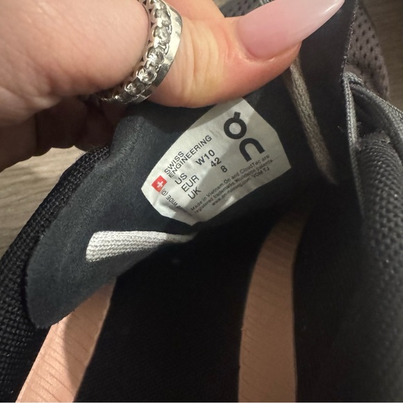 $170 Women’s On Cloudflow Running Shoe Pink/Black - Picture 8 of 9